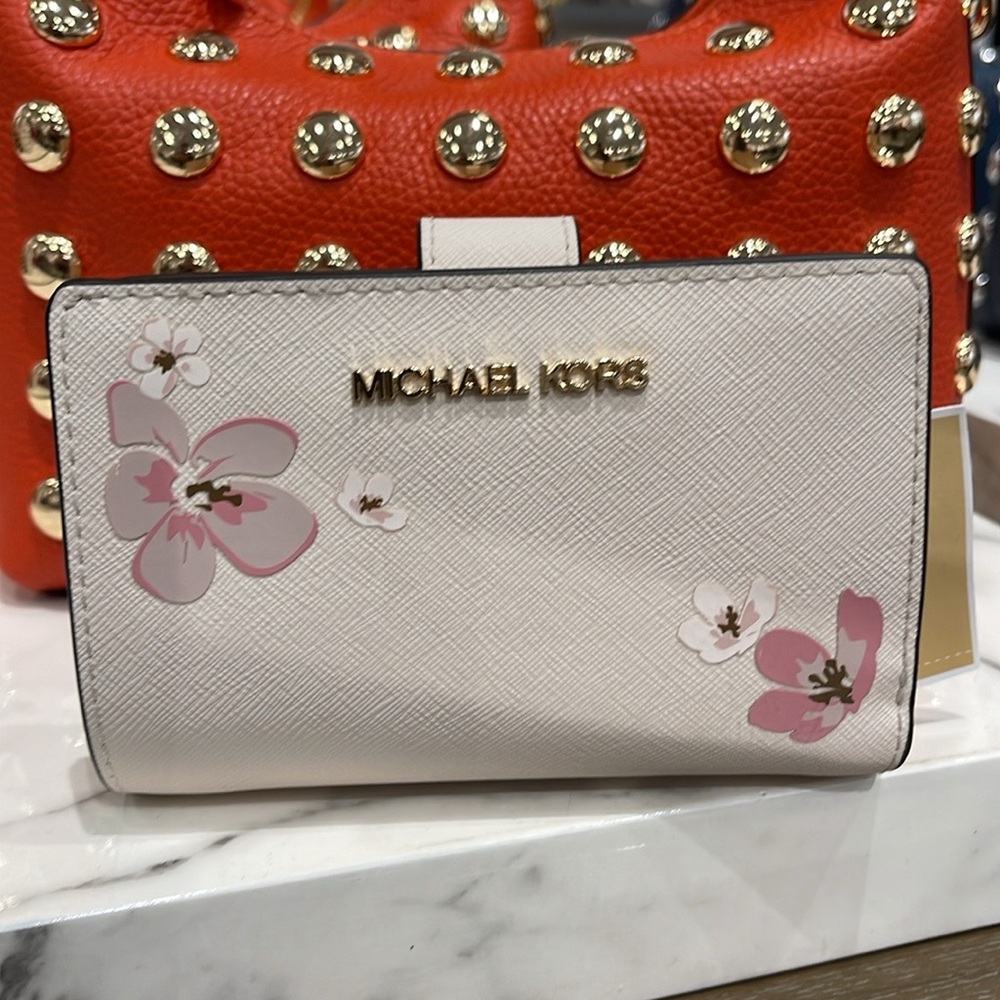 Michael Kors Jet Set Md Floral Embellished Sign Logo Bi-Fold Wallet BIFLD ZP CN